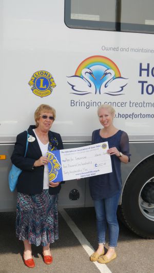 Lions Christine Munday presenting a cheque to her charity - Hope for Tomorrow